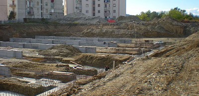 Centro commerciale e silos pubblico
